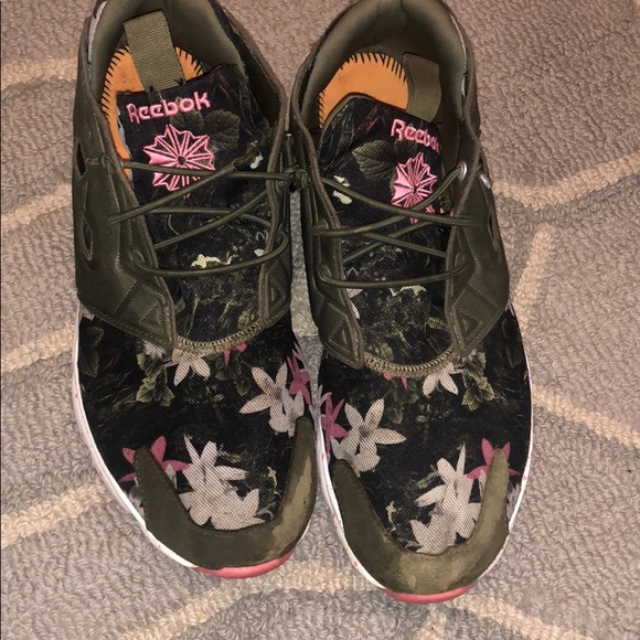 Reebok floral shoes - Picture 1 of 3